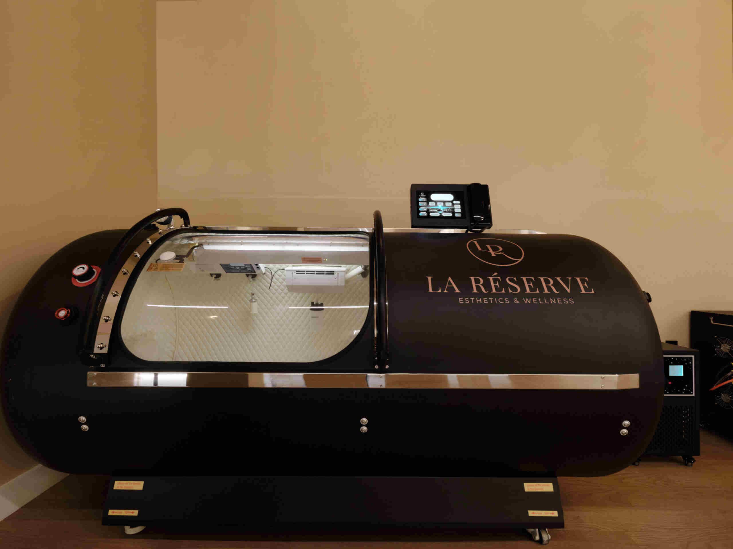 ultra-hard-lying-hyperbaric-chambers